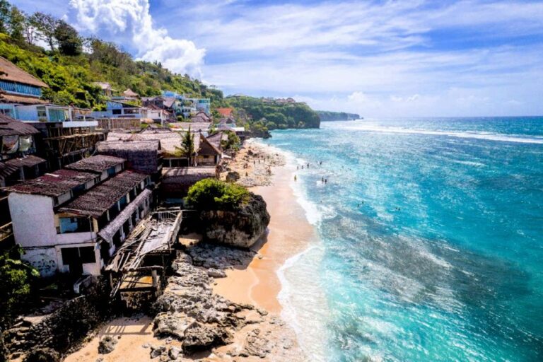 Berita demolisi di Bingin Beach Dimulai, Lebih dari 40 Bangunan Ditertibkan