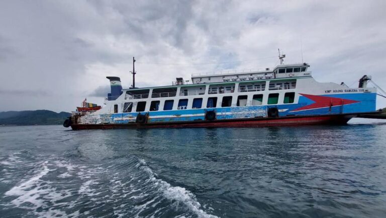 KMP Agung Samudera XVIII Kandas di Selat Bali: 41 Penumpang Selamat