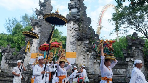 Kalender Bali 8 Agustus 2025: Hari Baik untuk Dewa Yadnya